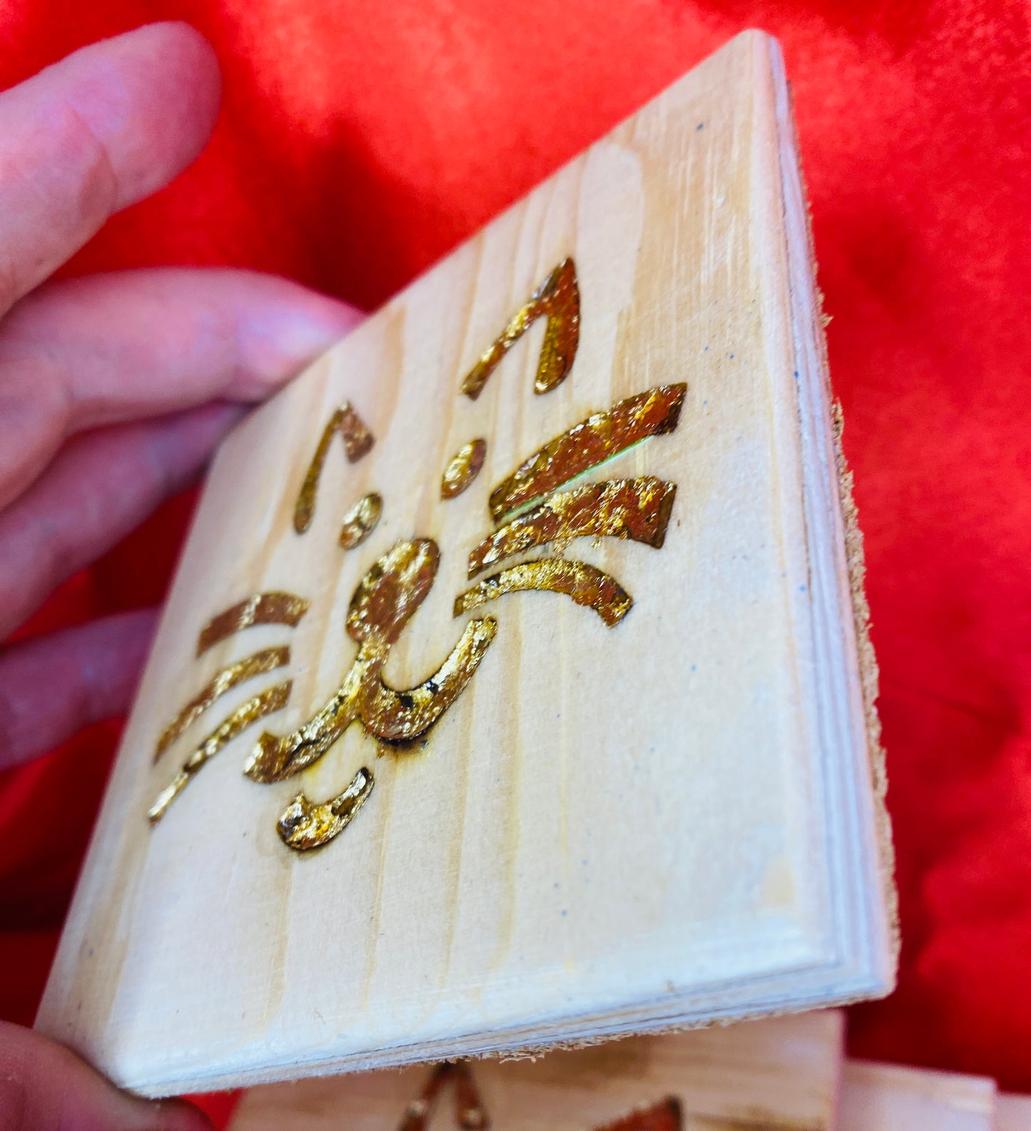 Cat Coasters, Gold colour inlay