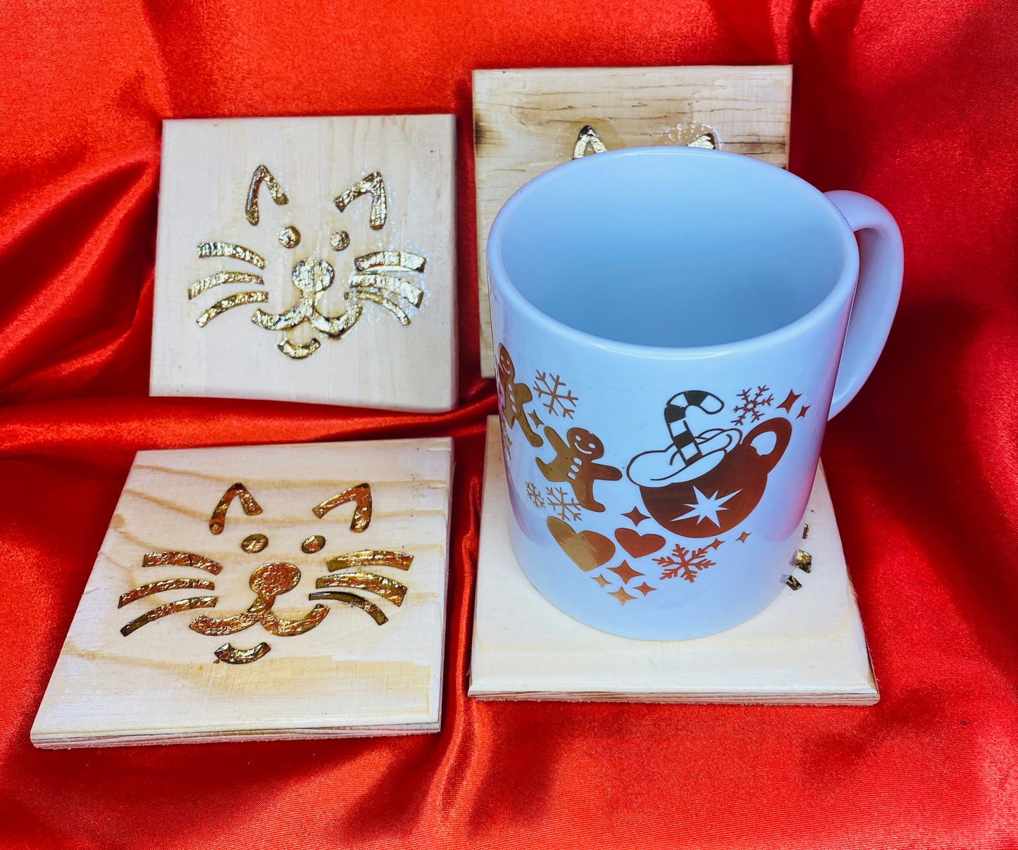 Cat Coasters, Gold colour inlay