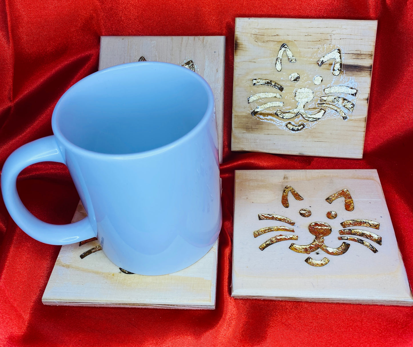 Cat Coasters, Gold colour inlay