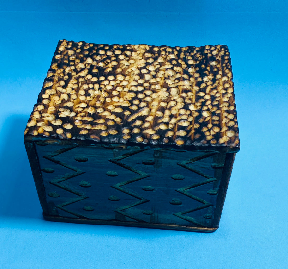 Zig Zag Box